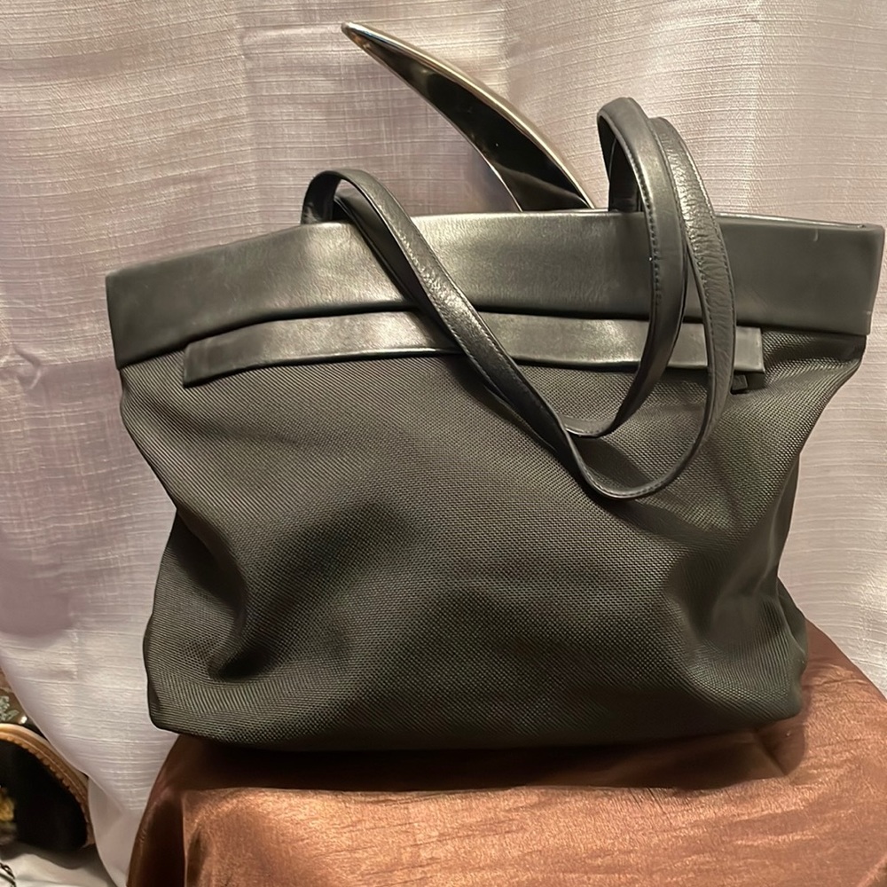 To make black nylon leather bag